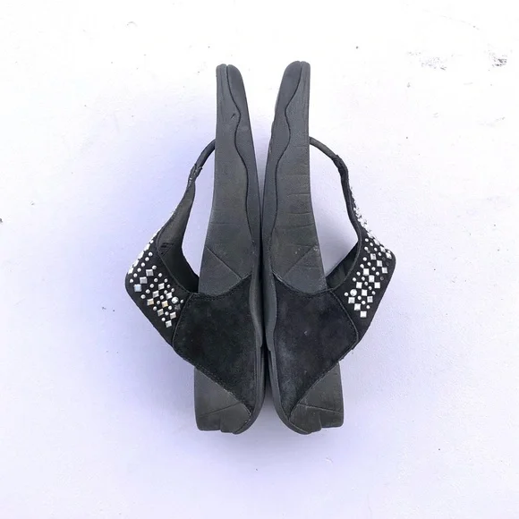 Fitflop Black Suede Thong Sandals Studs Rhinestones Sz 5 - Picture 3 of 7